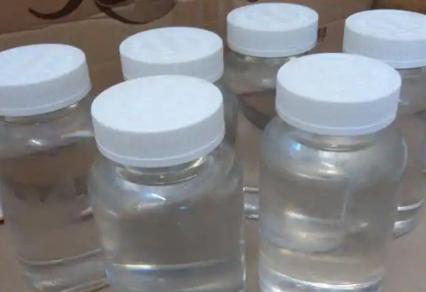 Στερεά περιεκτικότητα 79-85% μεθυλιωμένη μελαμίνη φορμαλδεΰδης ρητίνη διαλυτή στο νερό Ευελιξία έως 2 mm Κατάλληλη για επικάλυψη και συγκολλητικά